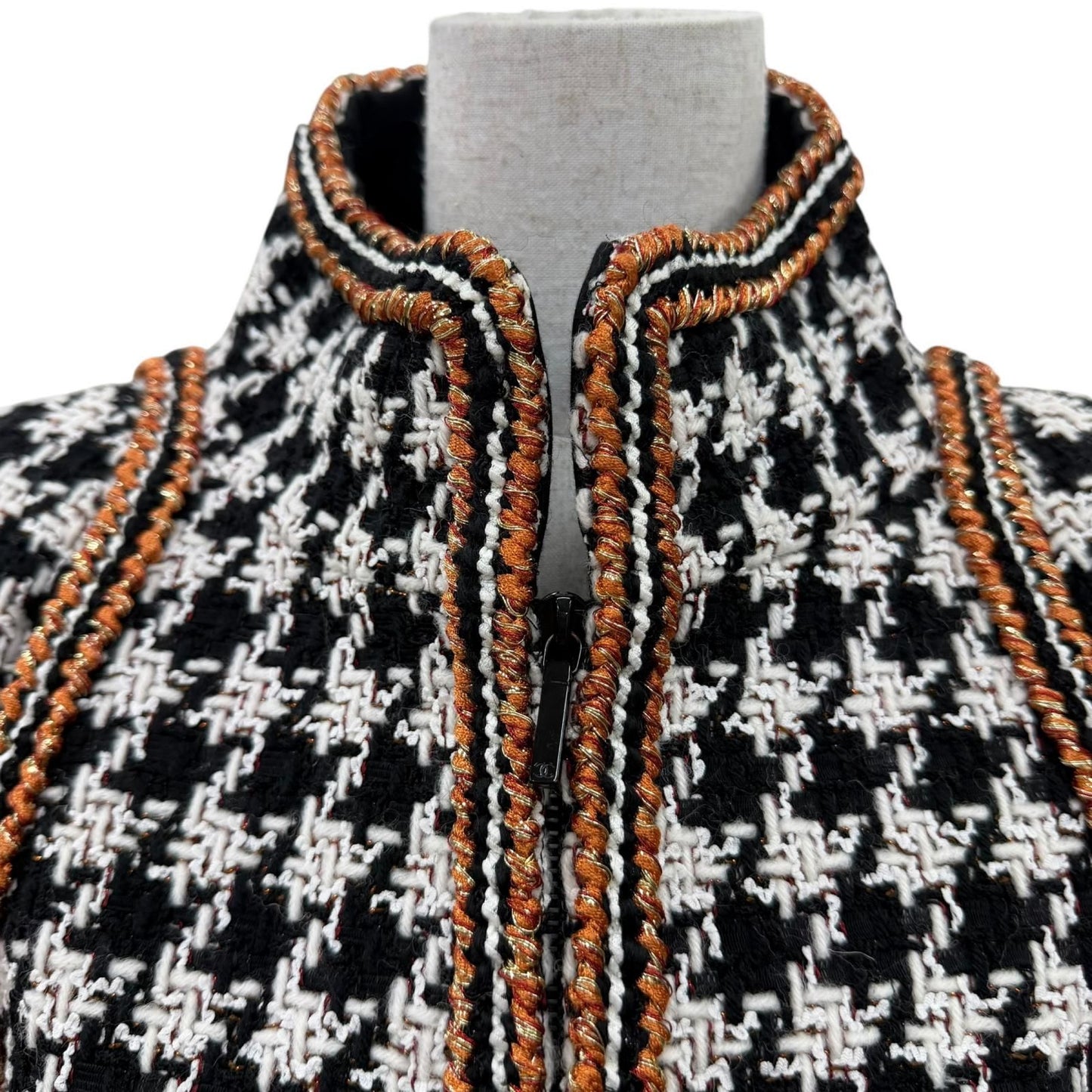 Chanel 17k Houndstooth Coco Button Zip Tweed Jacket Stand Collar Black 34 — view 2