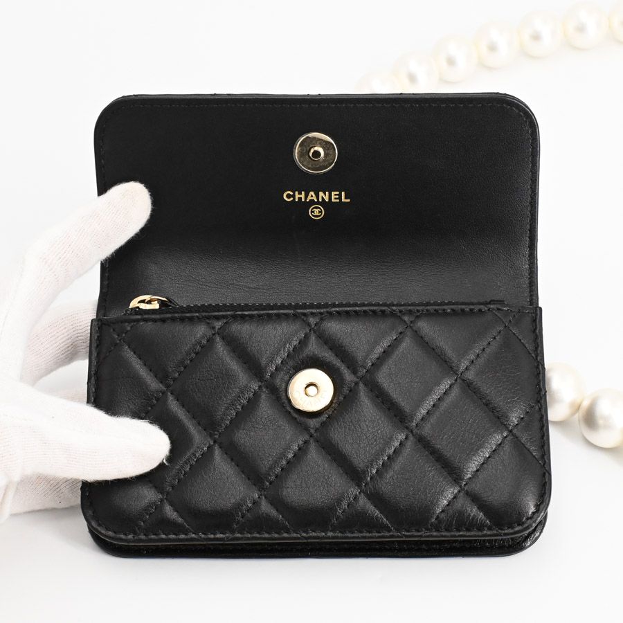 Chanel Chain Wallet Mini Pearl Shoulder Bag — view 4