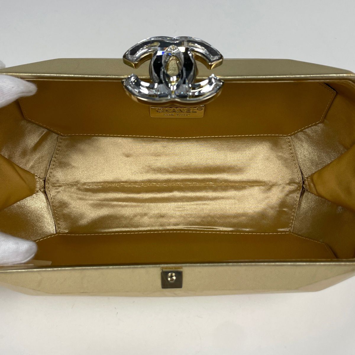Chanel CC Logo Clutch Leather Gold — view 8