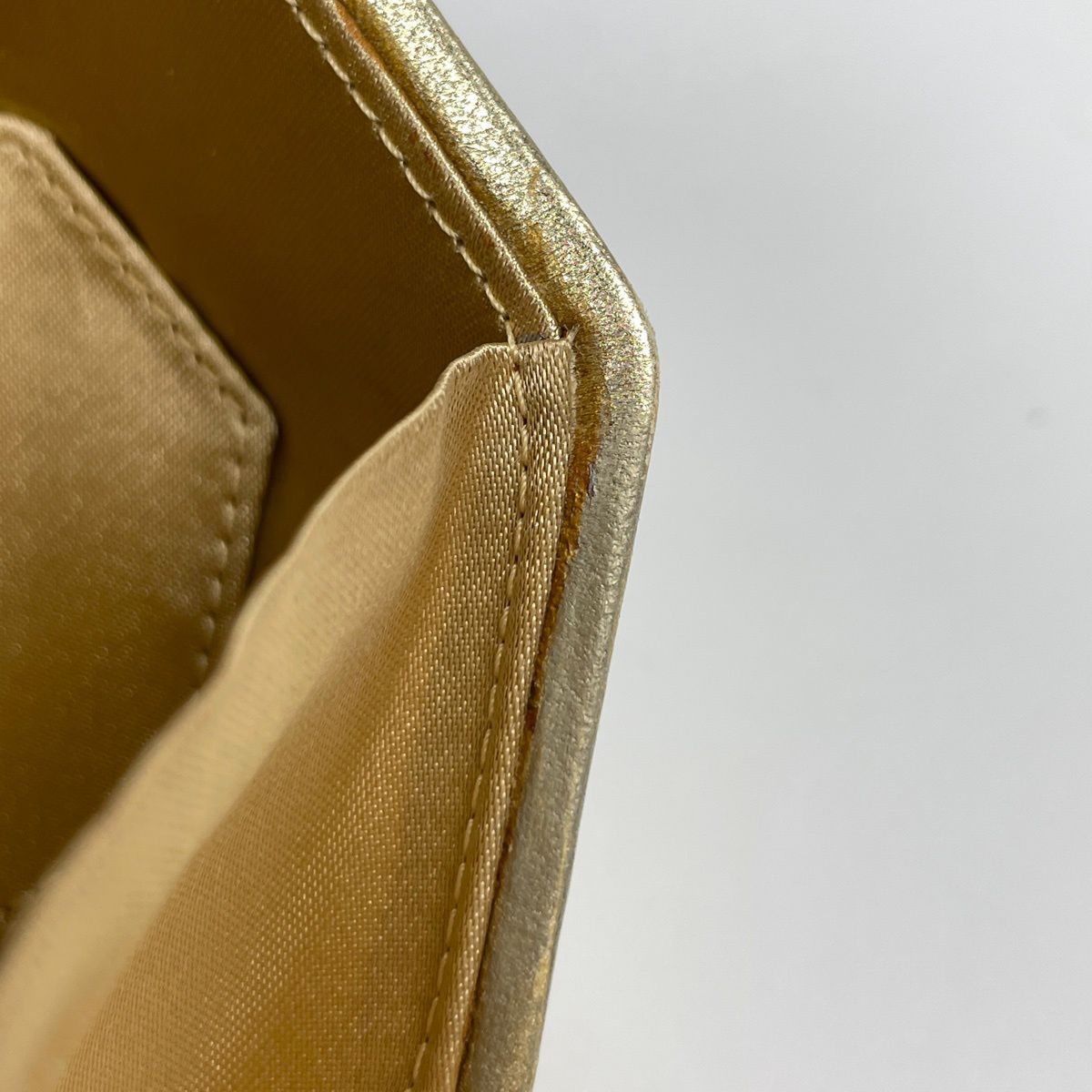 Chanel CC Logo Clutch Leather Gold — view 7
