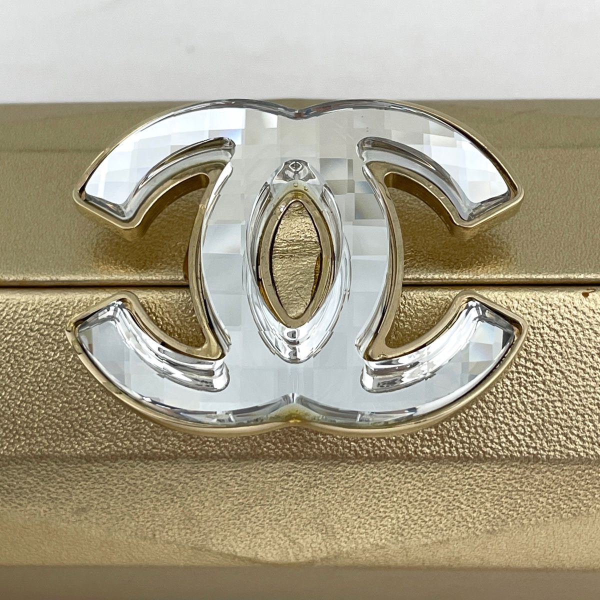 Chanel CC Logo Clutch Leather Gold — view 6
