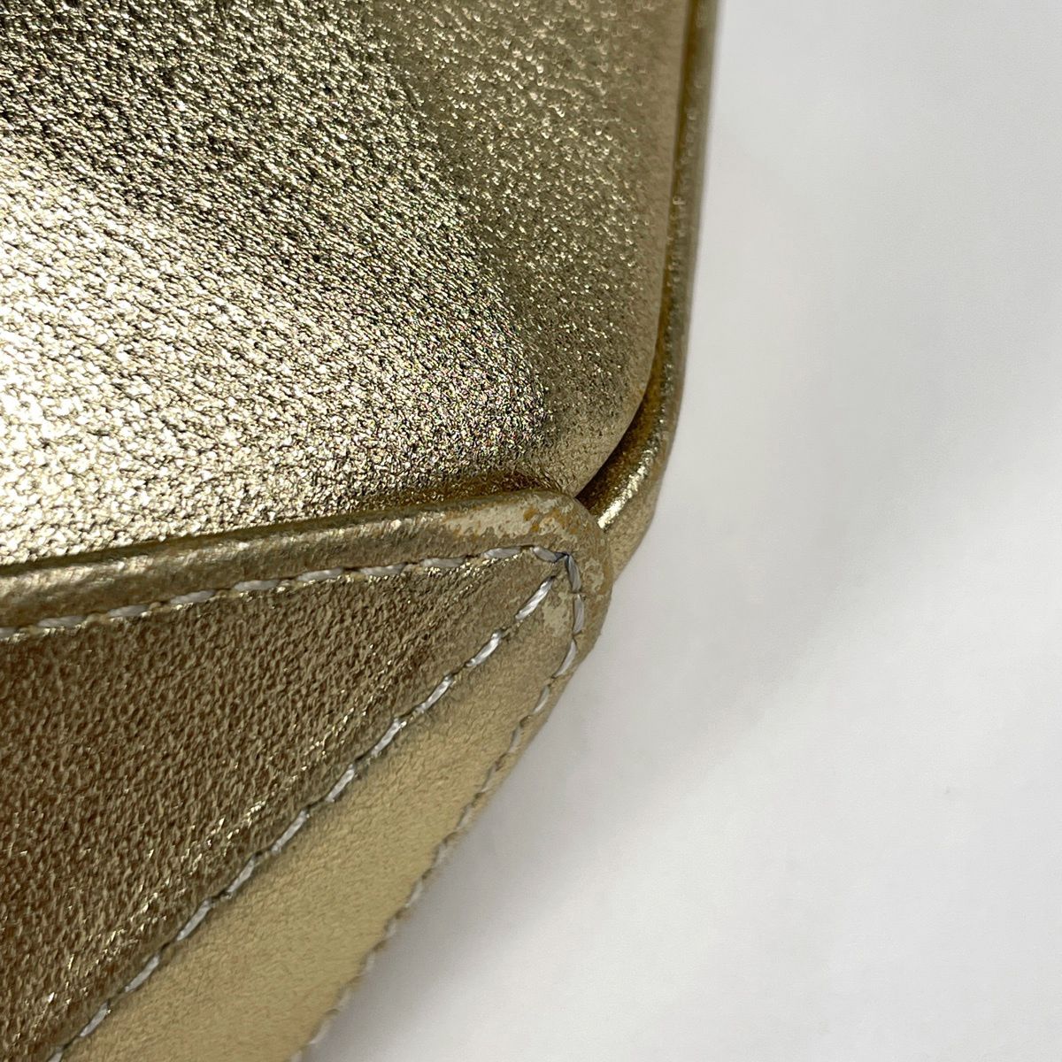 Chanel CC Logo Clutch Leather Gold — view 3