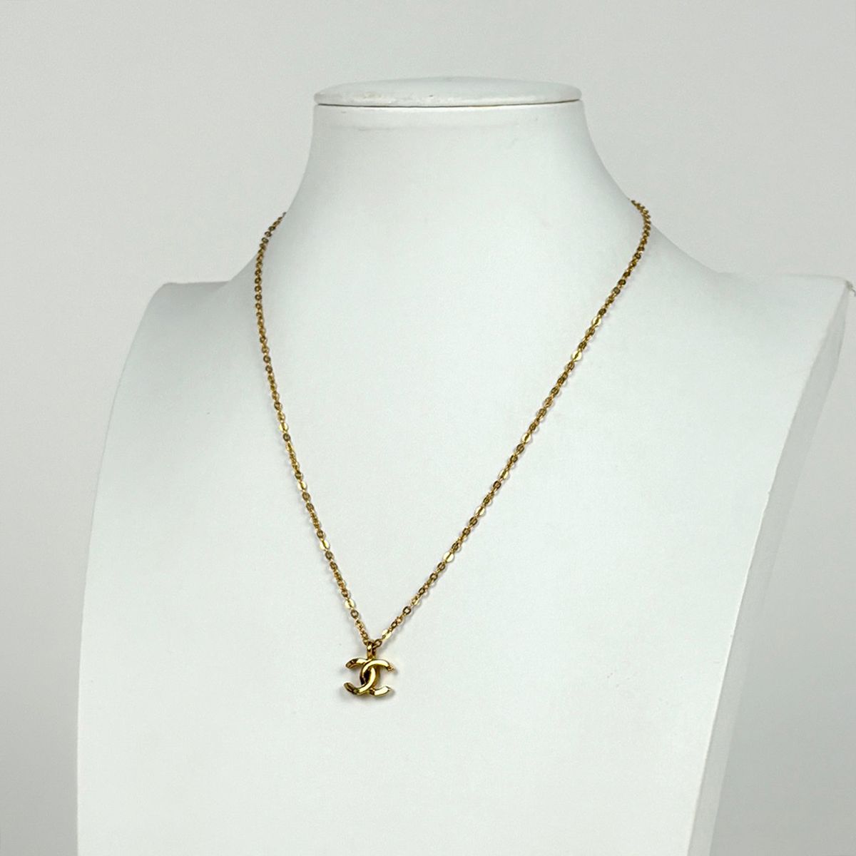 Chanel CC Logo Necklace Gold Plated — view 6