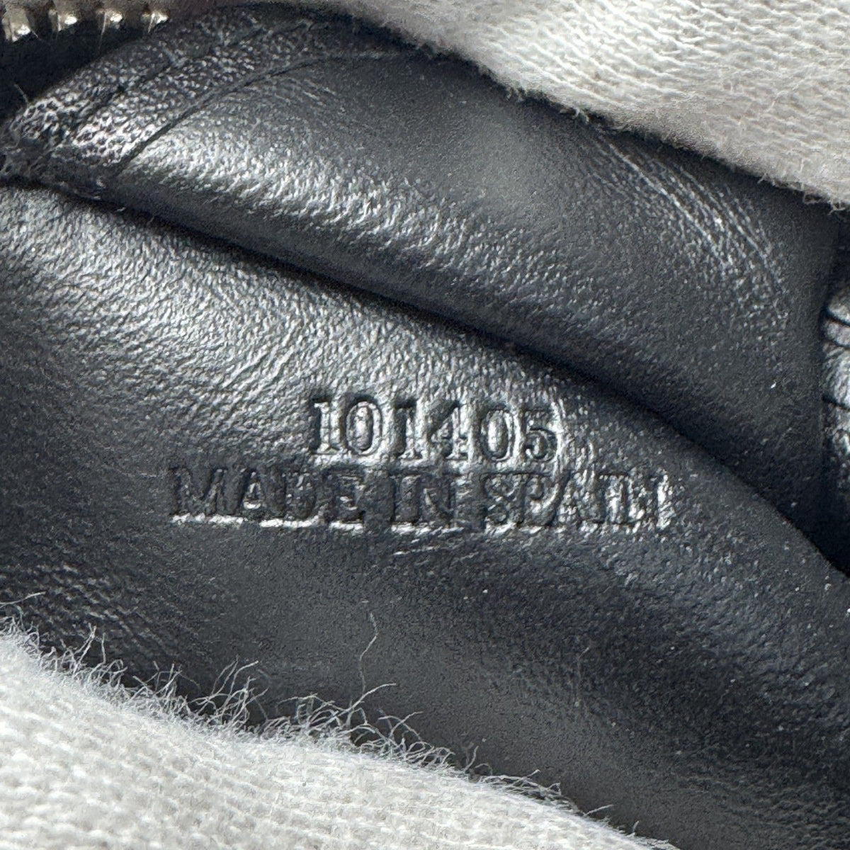 Loewe Anagram Triangle Coin Case Black — view 8