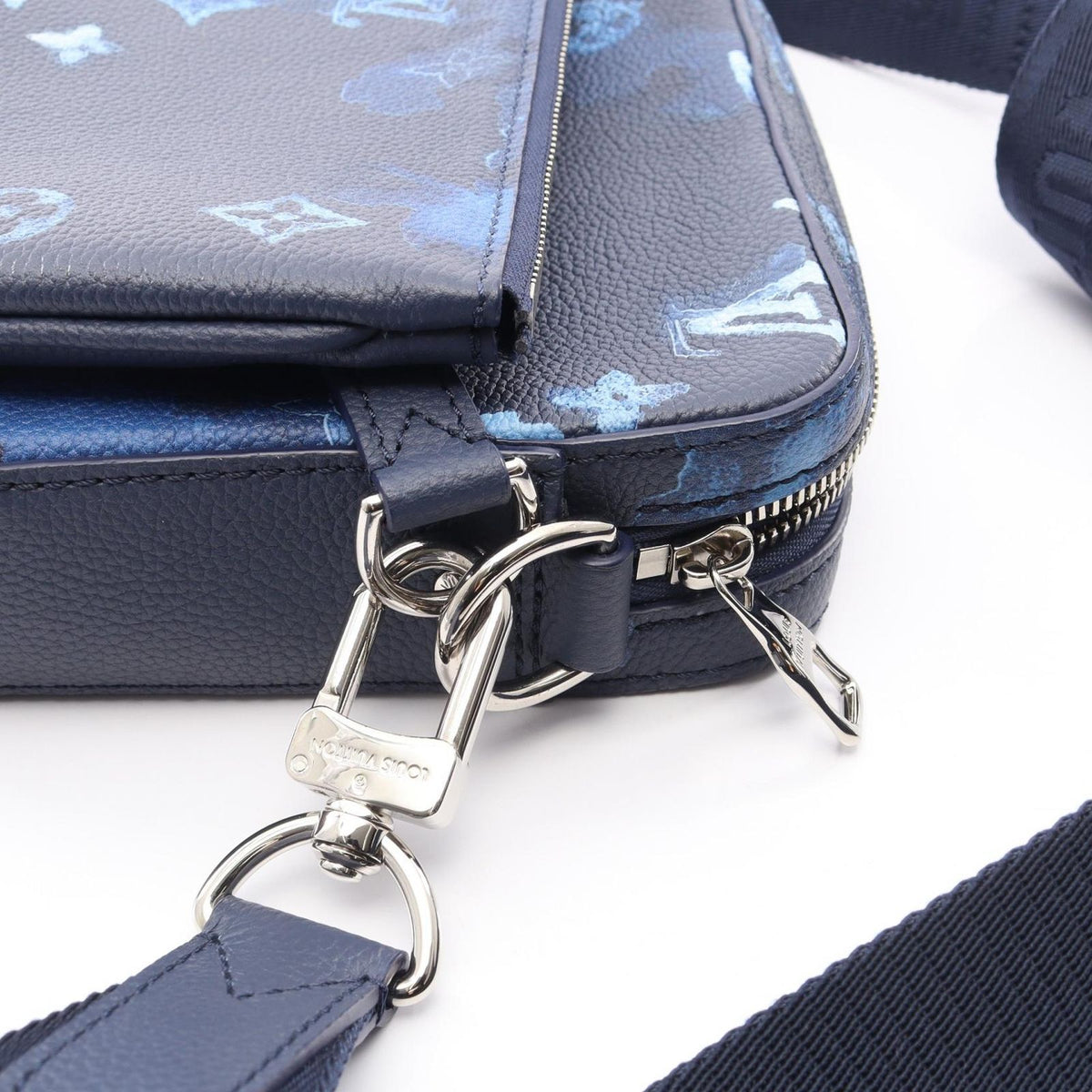 Louis Vuitton Shoulder Bag Trio Messenger Leather — view 8