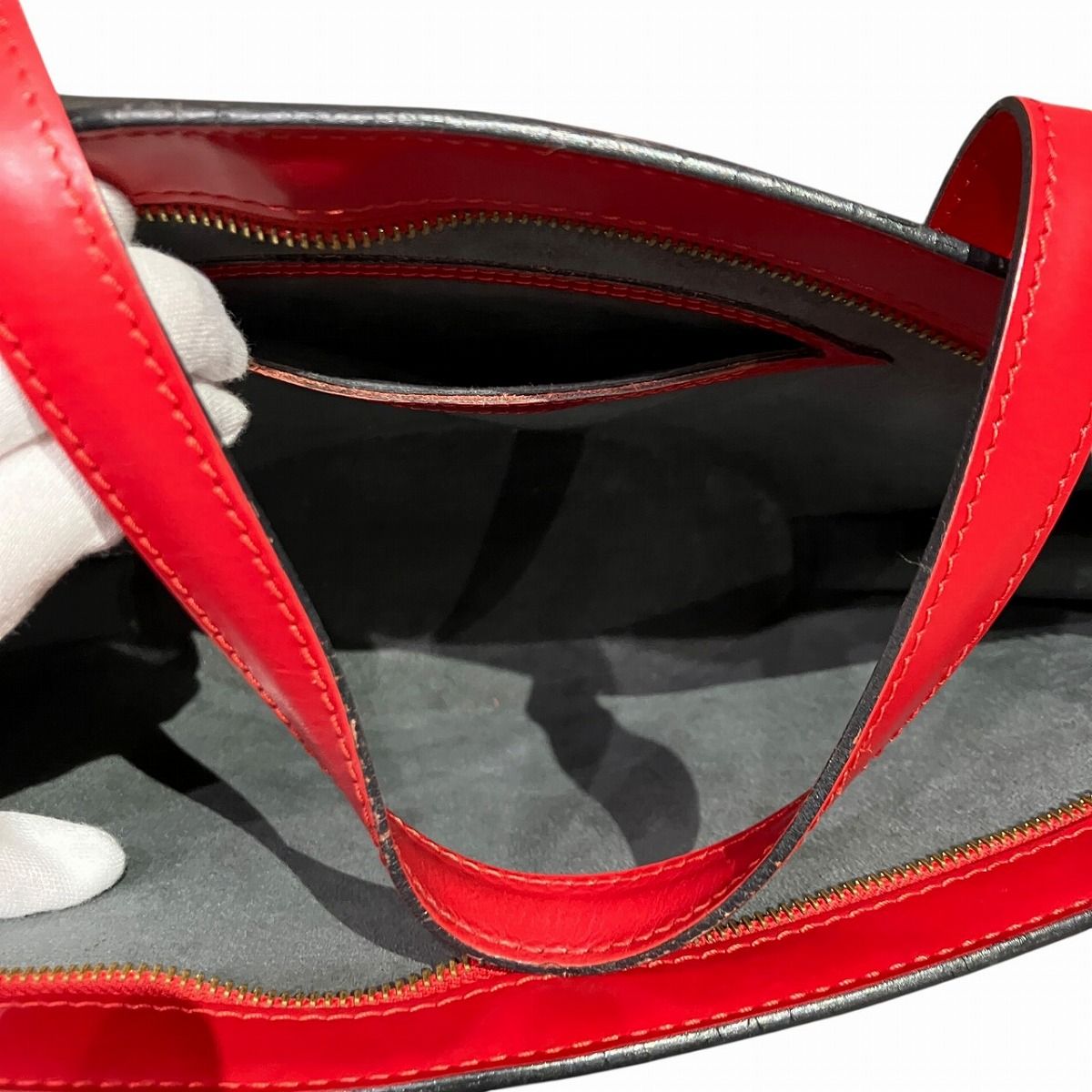 Louis Vuitton Saint Jacques Poignet Long Epi Shoulder Bag Leather — view 6
