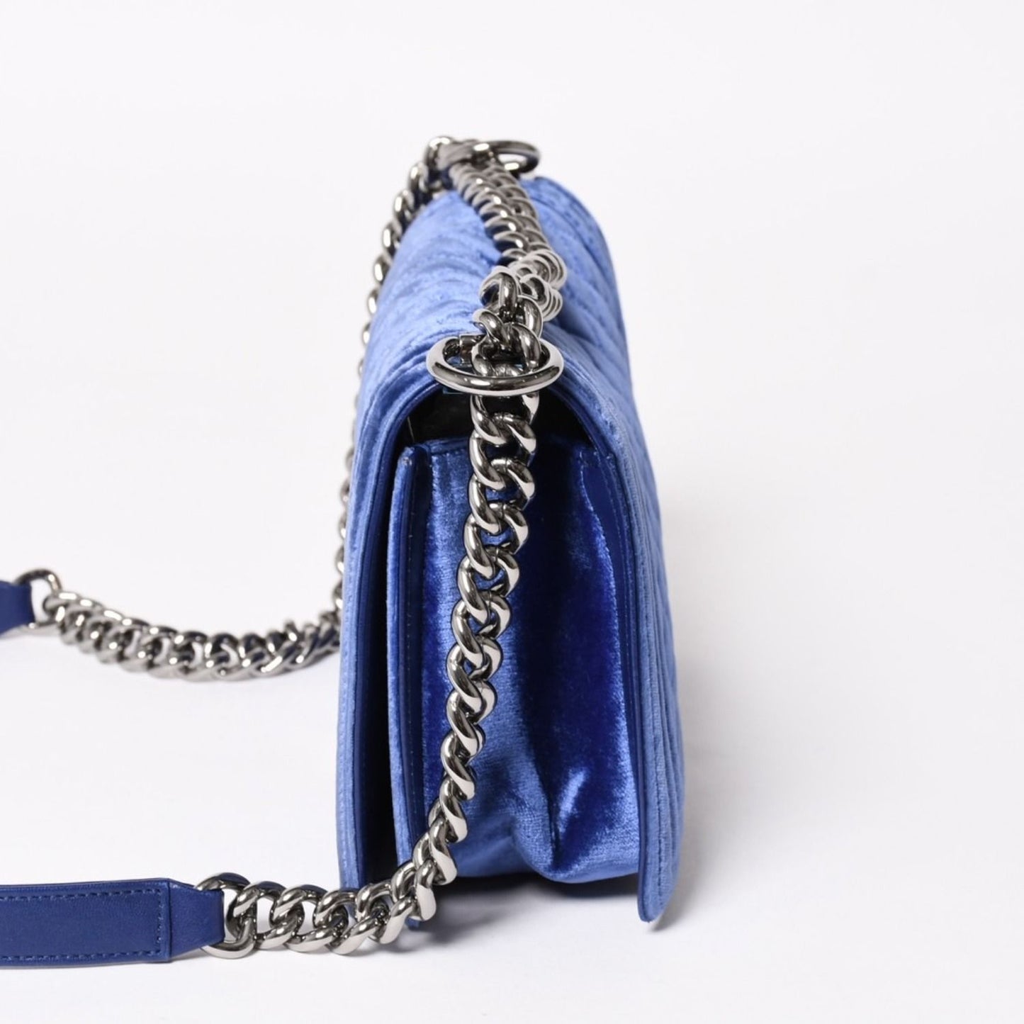 Chanel Boy Chain Shoulder Bag CC Logo Velvet Leather Blue — view 4