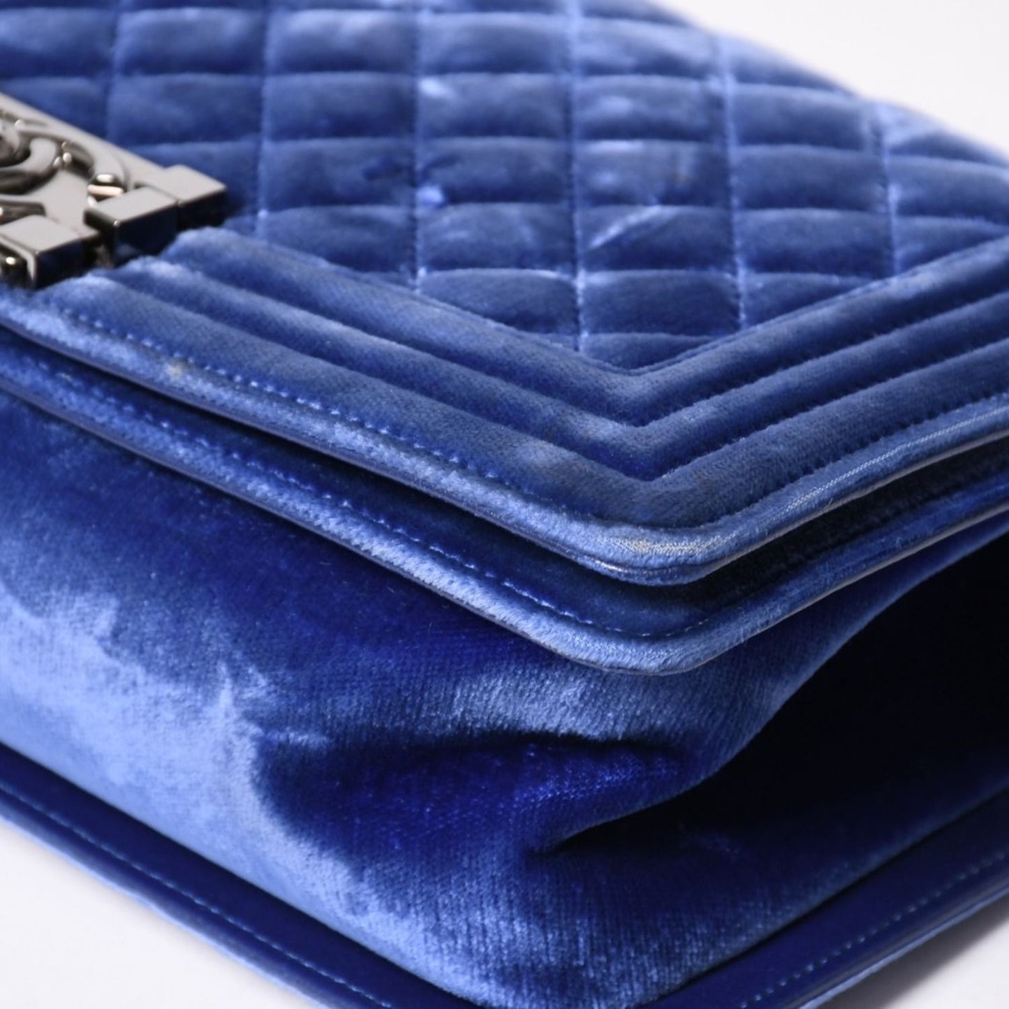 Chanel Boy Chain Shoulder Bag CC Logo Velvet Leather Blue — view 8