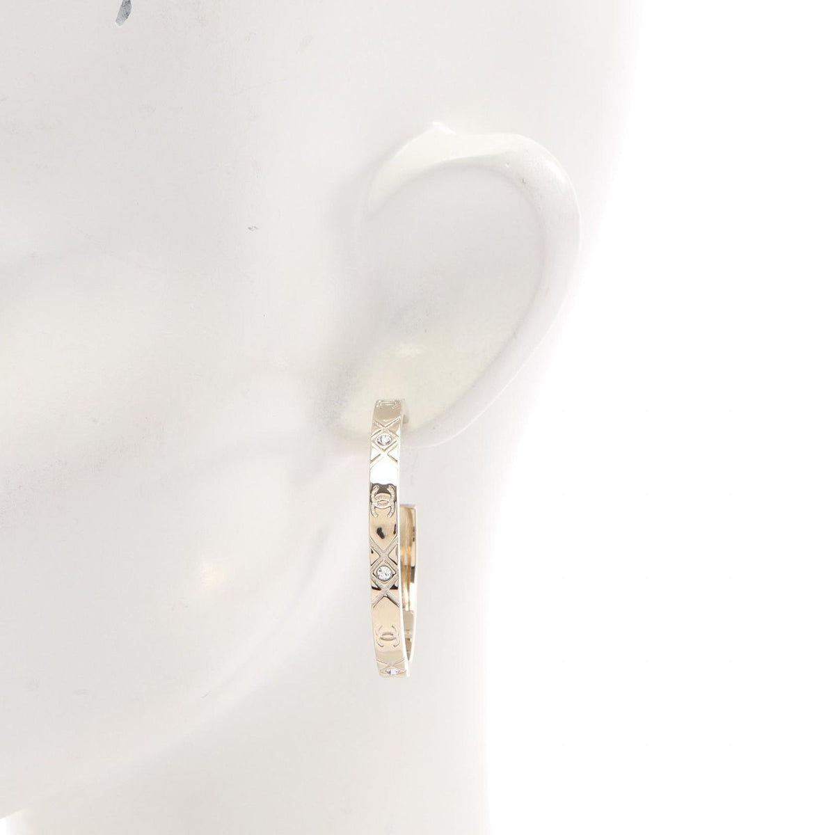 Chanel Single Earring CC Logo Hoop — view 5