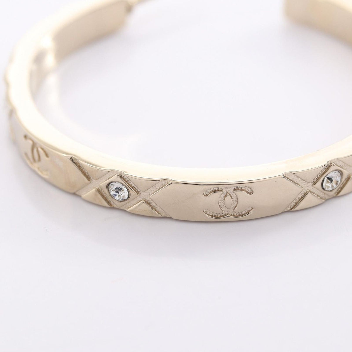 Chanel Single Earring CC Logo Hoop — view 6