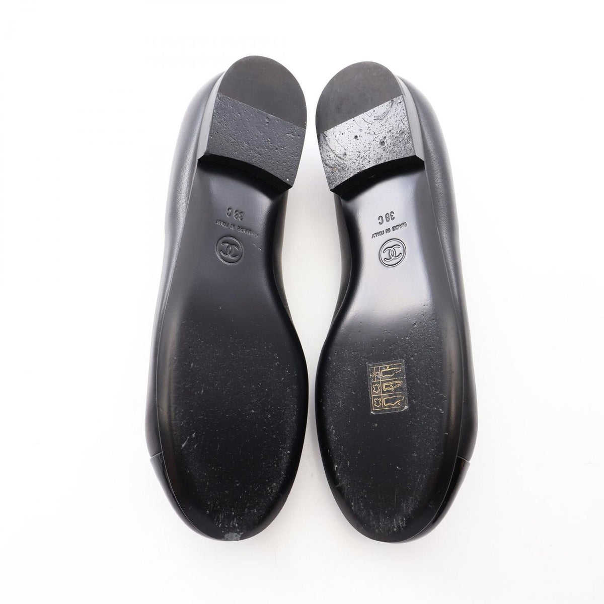 Chanel CC Logo Ribbon Leather Patent Pumps Heels — view 4