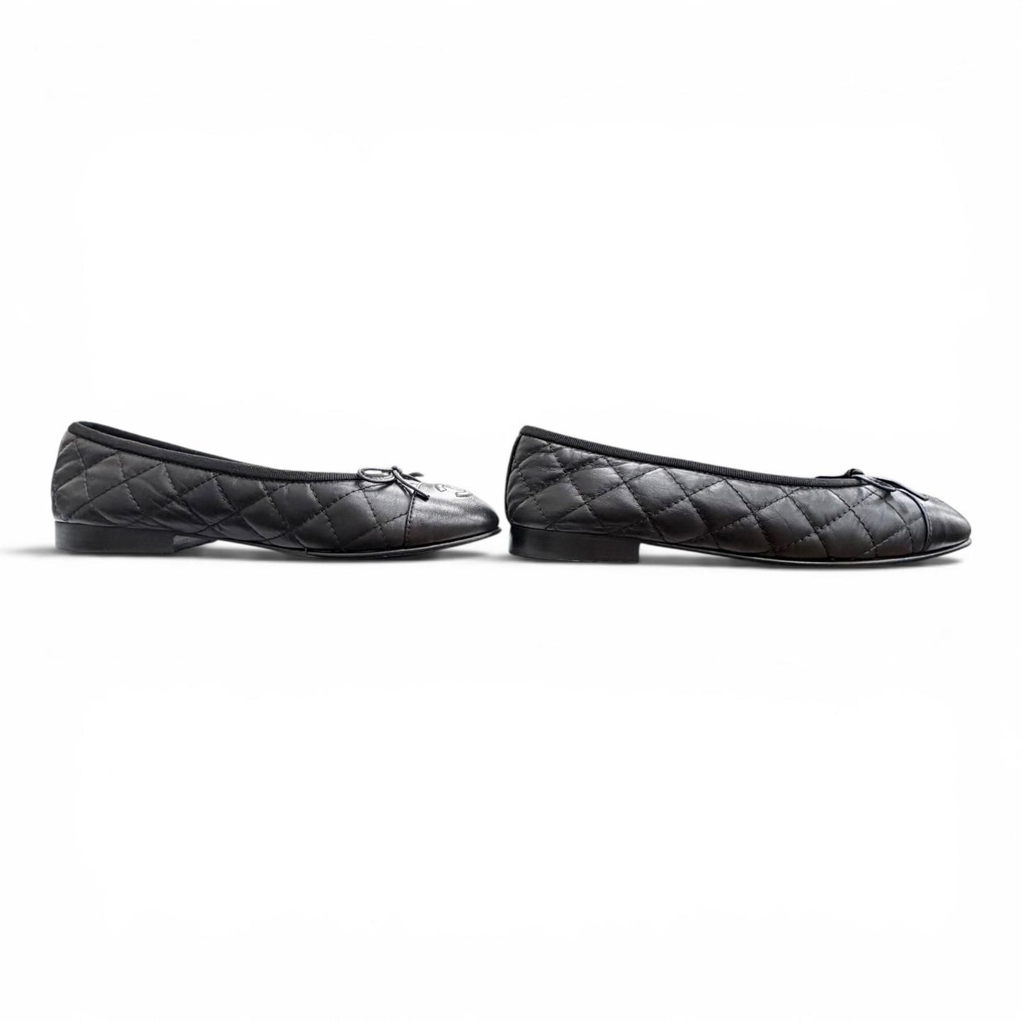 Chanel CC Logo Ribbon Quilted Leather Flat Pumps Black Italian 35 — view 4