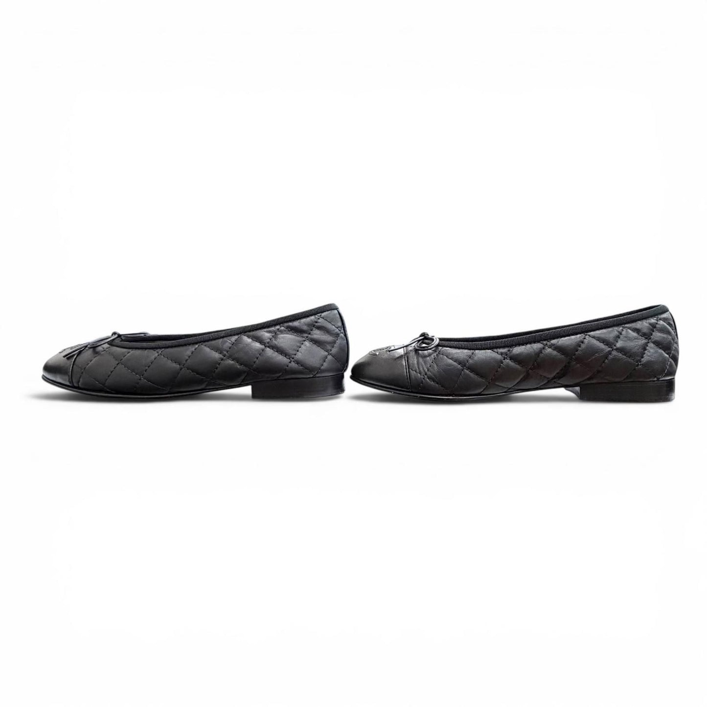 Chanel CC Logo Ribbon Quilted Leather Flat Pumps Black Italian 35 — view 3