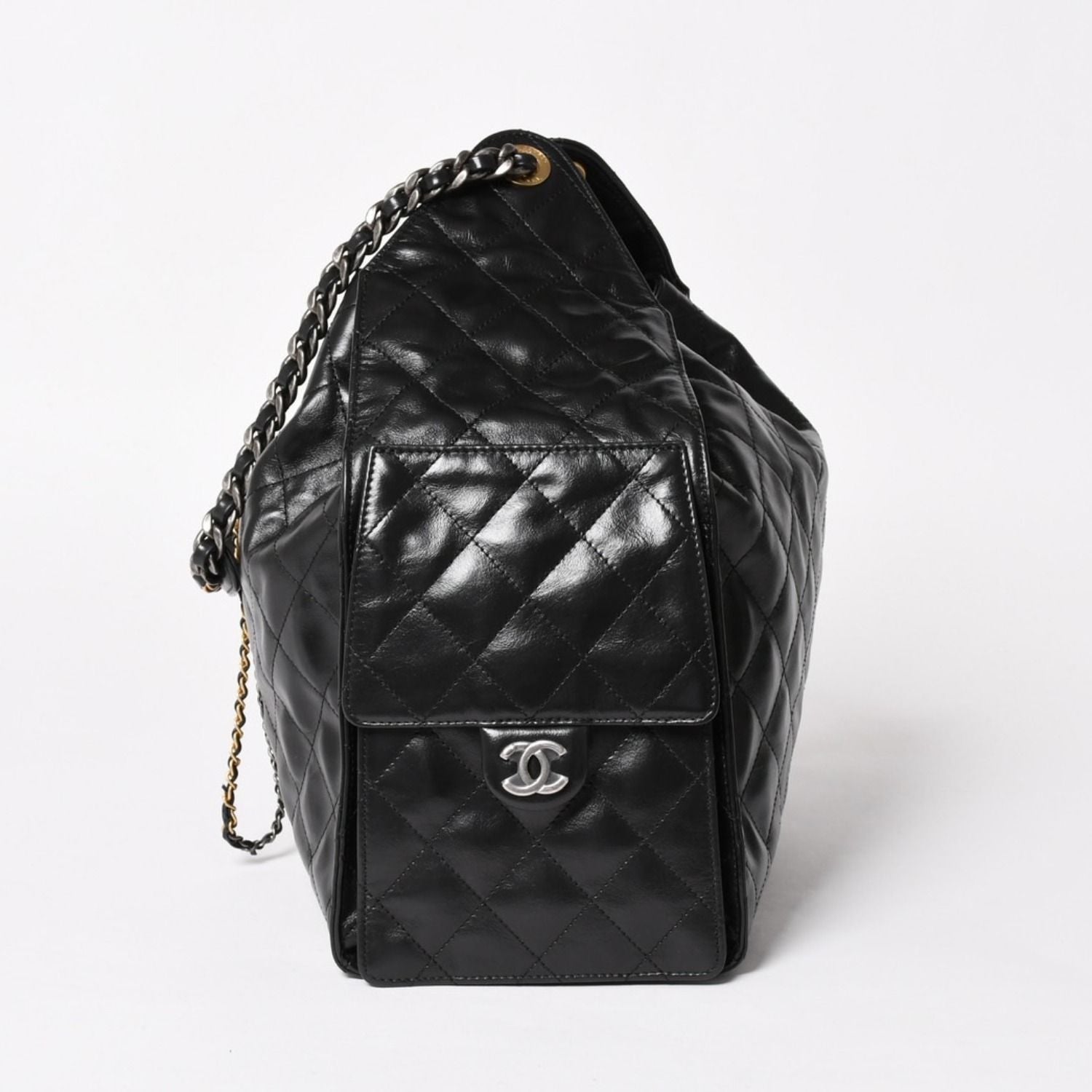 Chanel 25 Large Handbag Base Grained Calfskin CC Logo Black — view 4