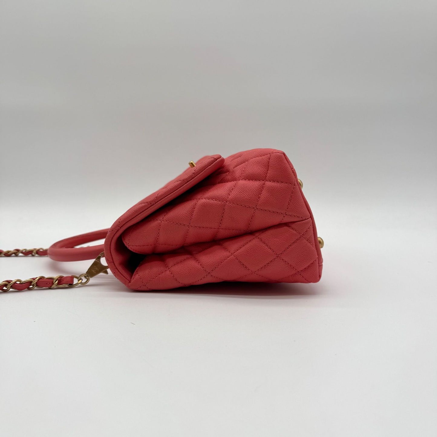 Chanel Shoulder Bag Coco Handle Quilted Turnlock Leather Pink CC Logo Gold — view 4