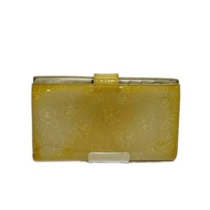 Chanel Kiss Lock Wallet Camellia Patent Box with Card and Beige — view 2