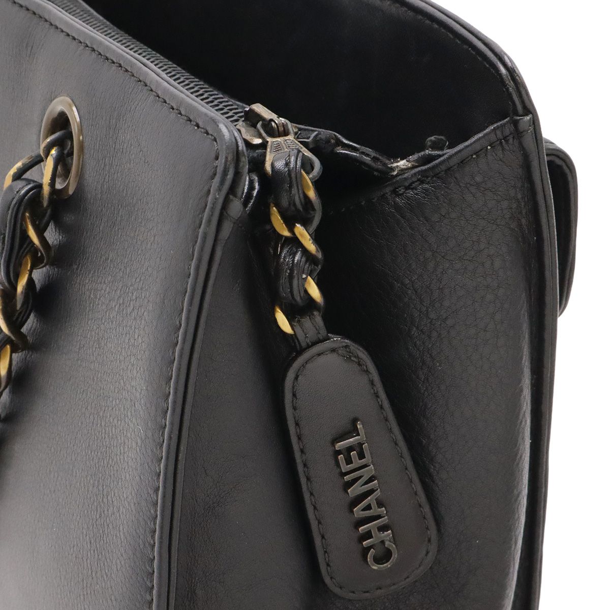 Chanel Chain Handle Tote Bag Leather Black Gold Vintage — view 4