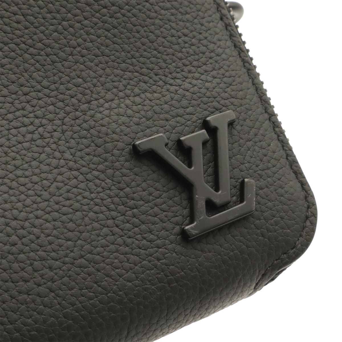 Louis Vuitton LV Aerogram Alpha Wearable Wallet Shoulder Bag 2-Way Clutch Noir — view 4
