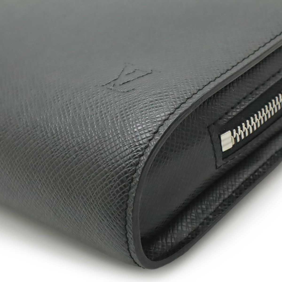 Louis Vuitton Taiga Baikal Clutch Handbag Ardoise Black — view 3