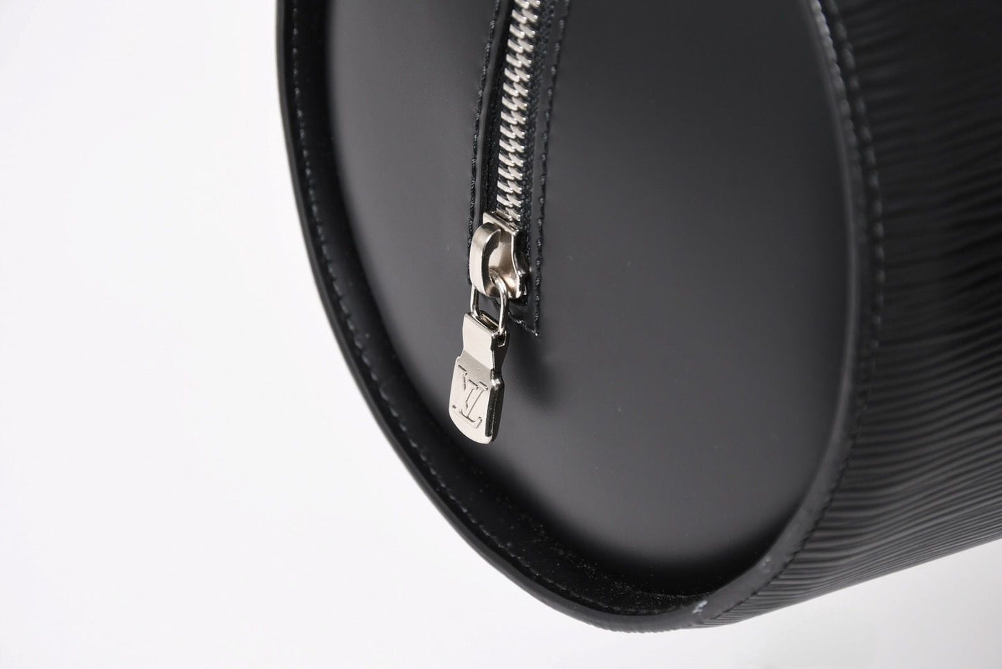 Louis Vuitton Papillon 30 GM Handbag Epi Silver Tube Shape — view 4