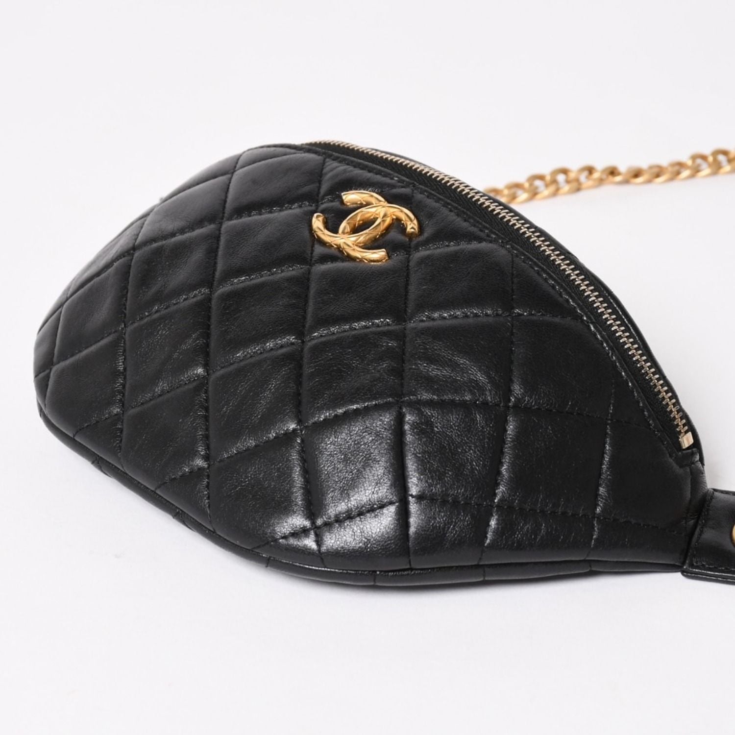 Chanel Quilted Heart Chain Waist Bag Mini Random Model Lambskin Black Gold — view 5