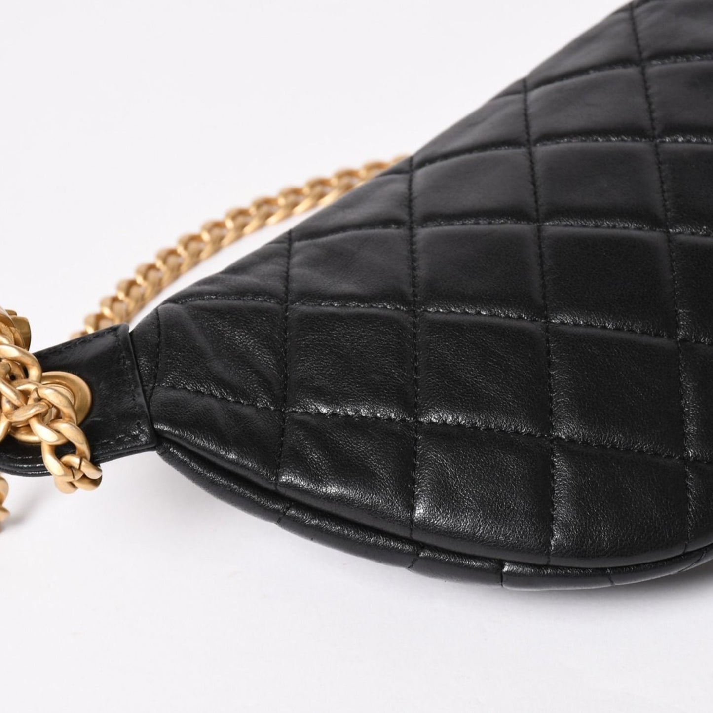 Chanel Quilted Heart Chain Waist Bag Mini Random Model Lambskin Black Gold — view 8