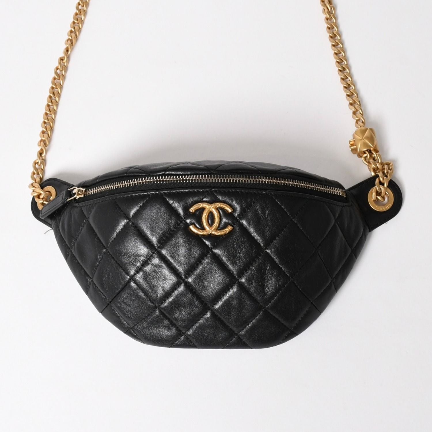 Chanel Quilted Heart Chain Waist Bag Mini Random Model Lambskin Black Gold — view 2