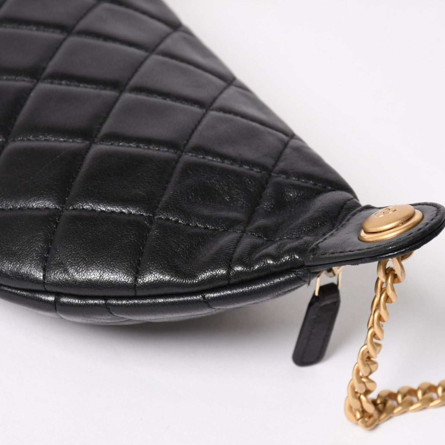 Chanel Quilted Heart Chain Waist Bag Mini Random Model Lambskin Black Gold — view 7