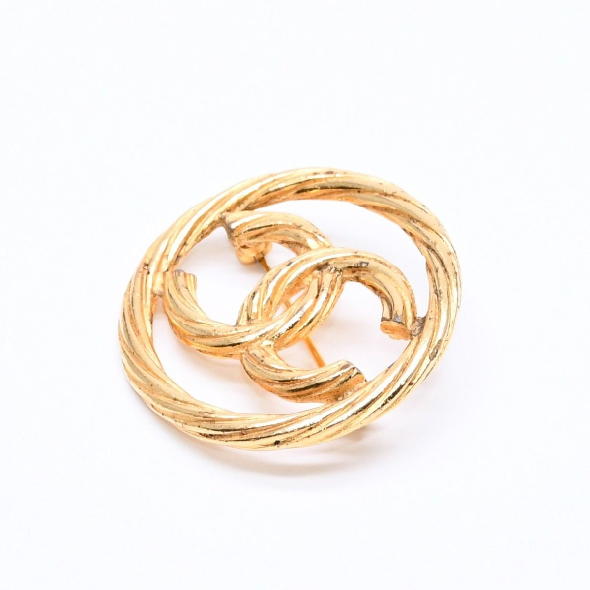 Chanel CC Logo Brooch Metal Round Gold — view 2