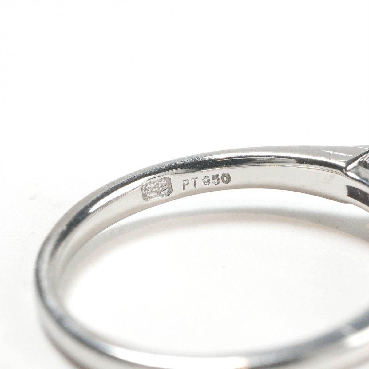 Harry Winston Round Cut Tryst Ring Bi Silver — view 4