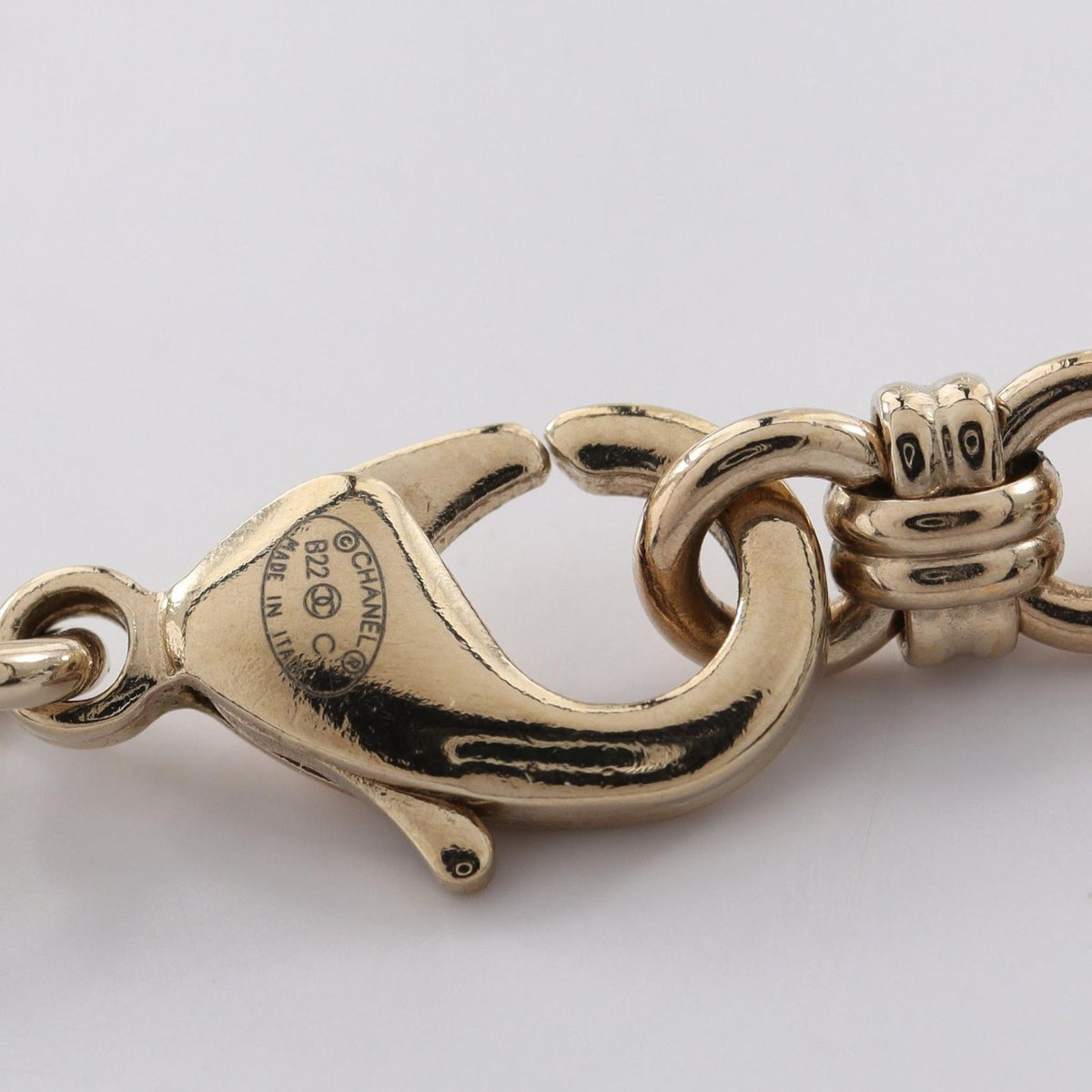 Chanel Necklace CC Logo — view 3