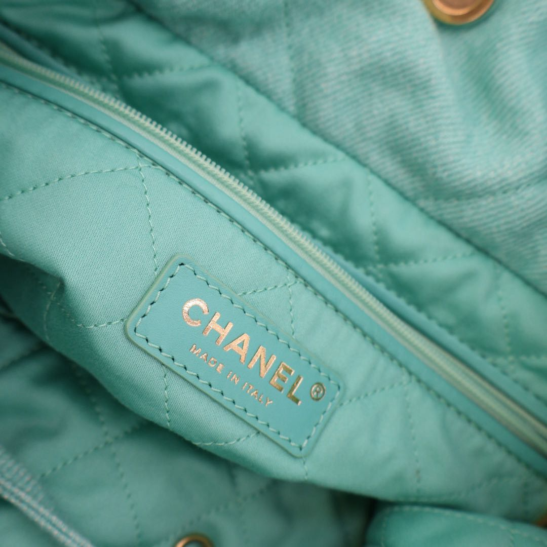 Chanel Handbag 22 Small — view 4