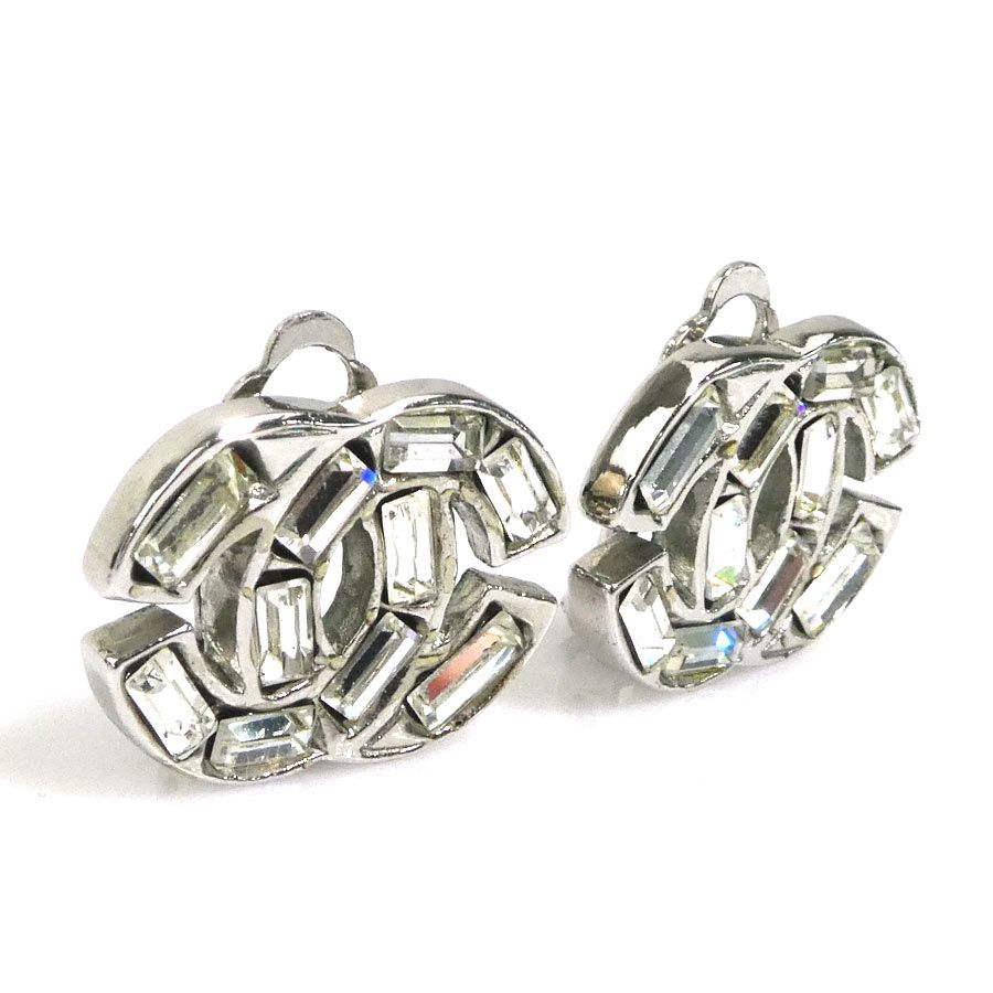 Chanel Earrings CC Logo — view 2
