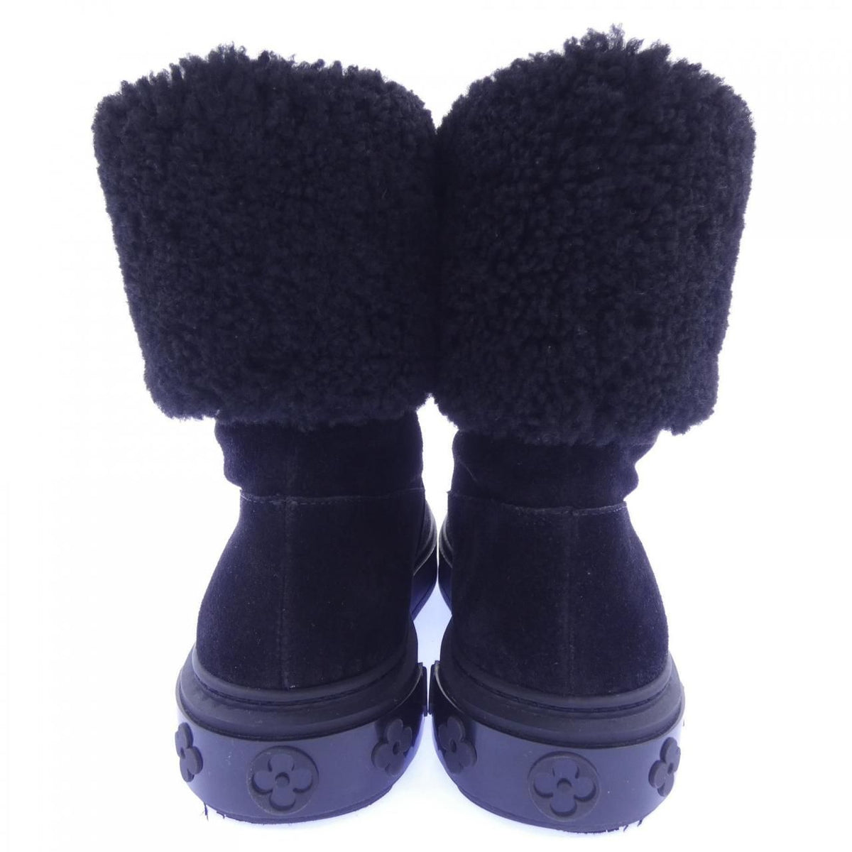 Louis Vuitton Logo Suede Snowdrop Line Boots — view 5