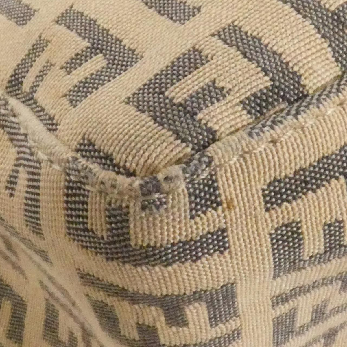 Fendi Jq4 Bag Handbag Beige — view 2