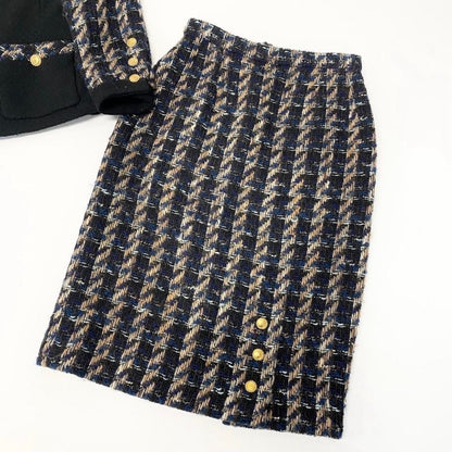 Chanel Vintage Tweed Skirt Jacket & Set CC Logo Gold Button — view 4