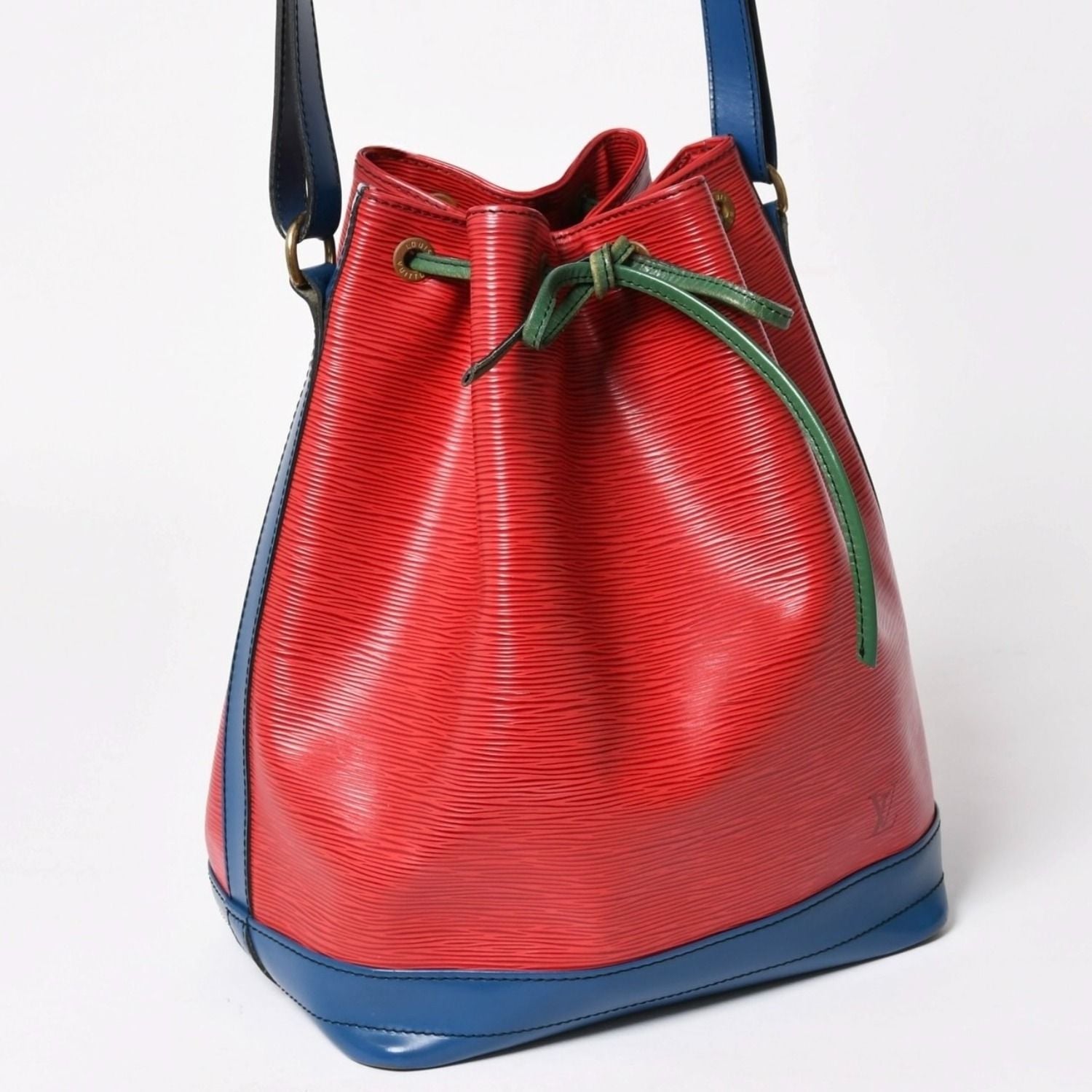 Louis Vuitton Epi Noe Tricolor Drawstring Shoulder Bag Multicolor Leather Gold — view 3