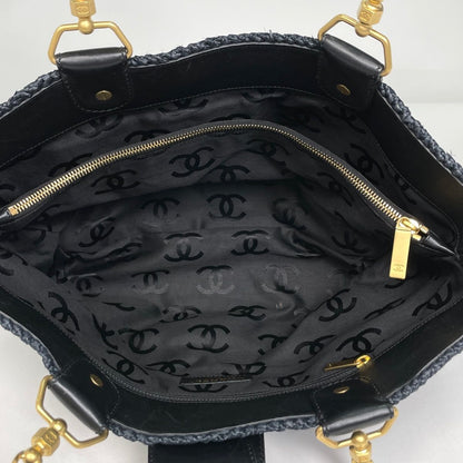 Chanel CC Logo Chain Tote Shoulder Bag Raffia Navy — view 8