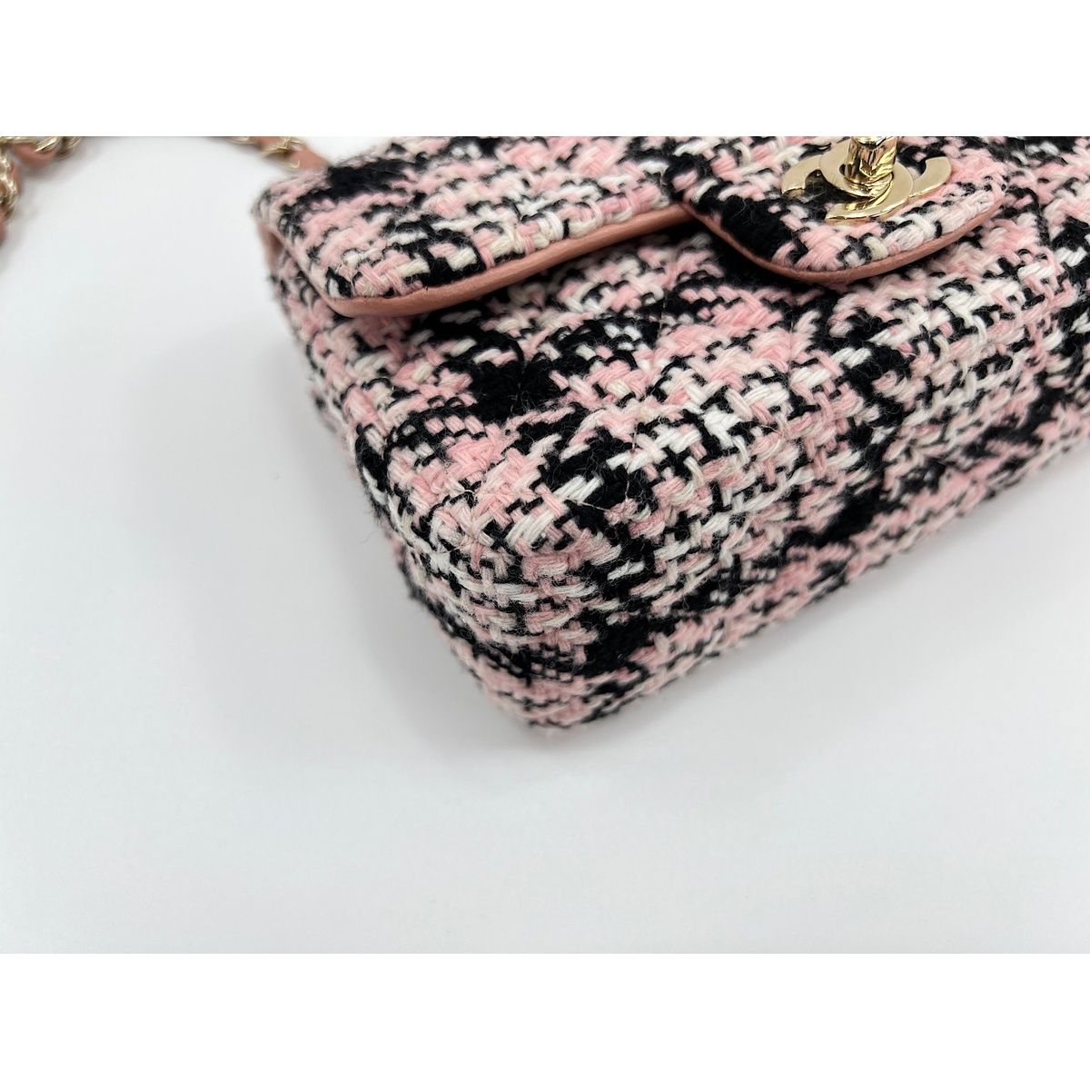 Chanel Shoulder Bag Mini Quilted — view 8