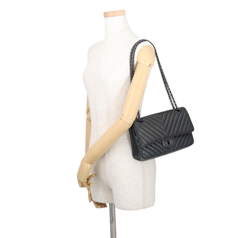 Chanel Chain Shoulder Bag 2.55 Blanc Aged Calf Leather Black — view 4