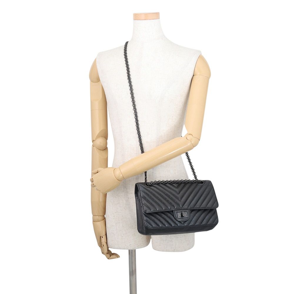 Chanel Chain Shoulder Bag 2.55 Blanc Aged Calf Leather Black — view 5