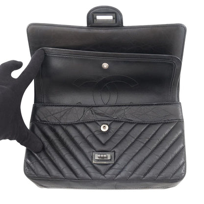 Chanel Chain Shoulder Bag 2.55 Blanc Aged Calf Leather Black — view 6