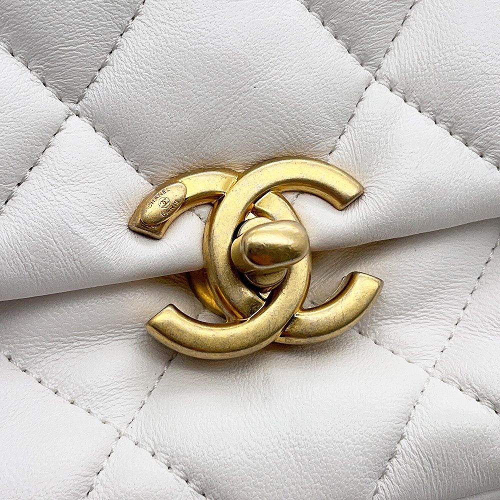 Chanel Chain Shoulder Bag Small Quilted CC Logo Lambskin White — view 6