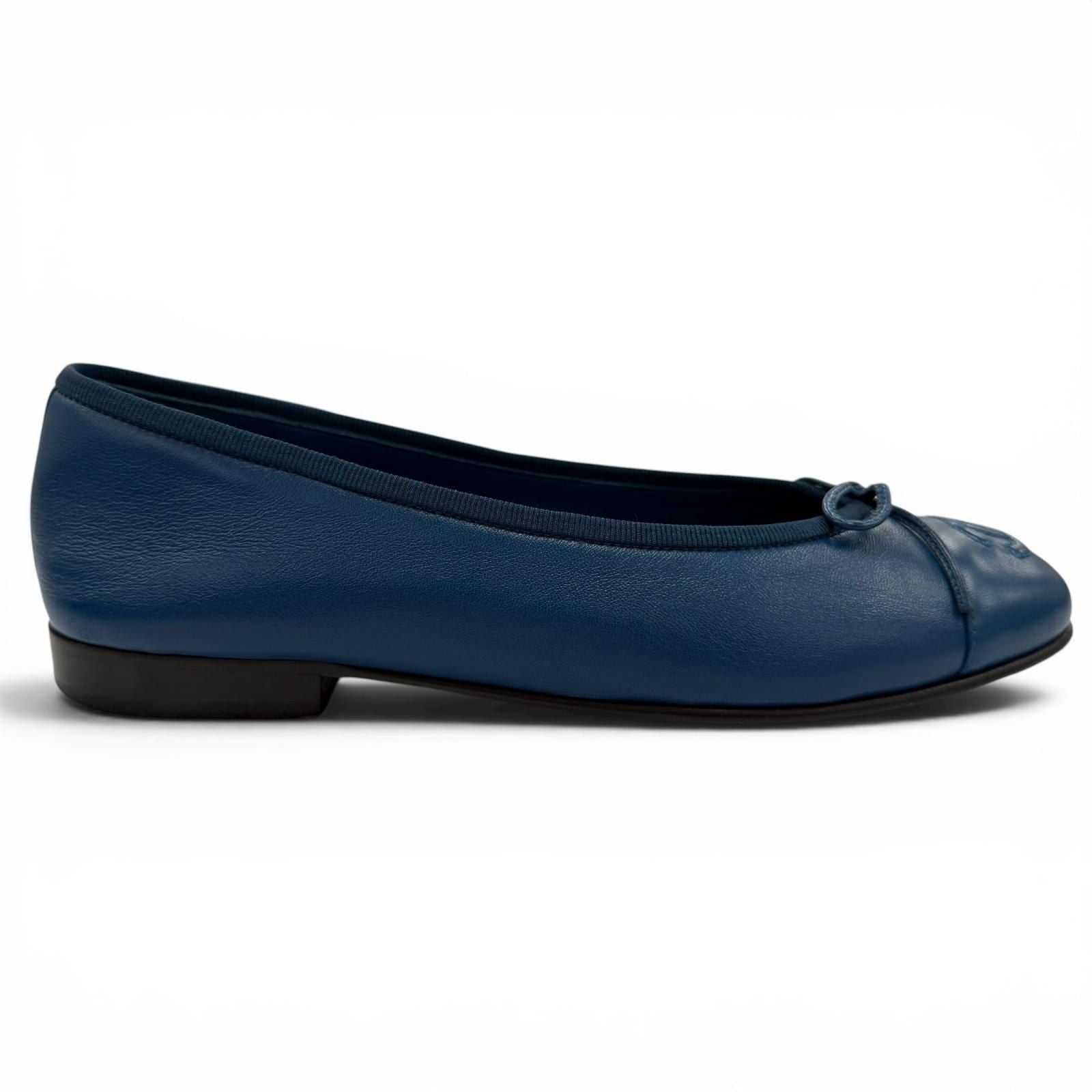 Chanel Ballerina CC Logo Ribbon Leather Flat Pumps Ballet Shoes Navy — view 6