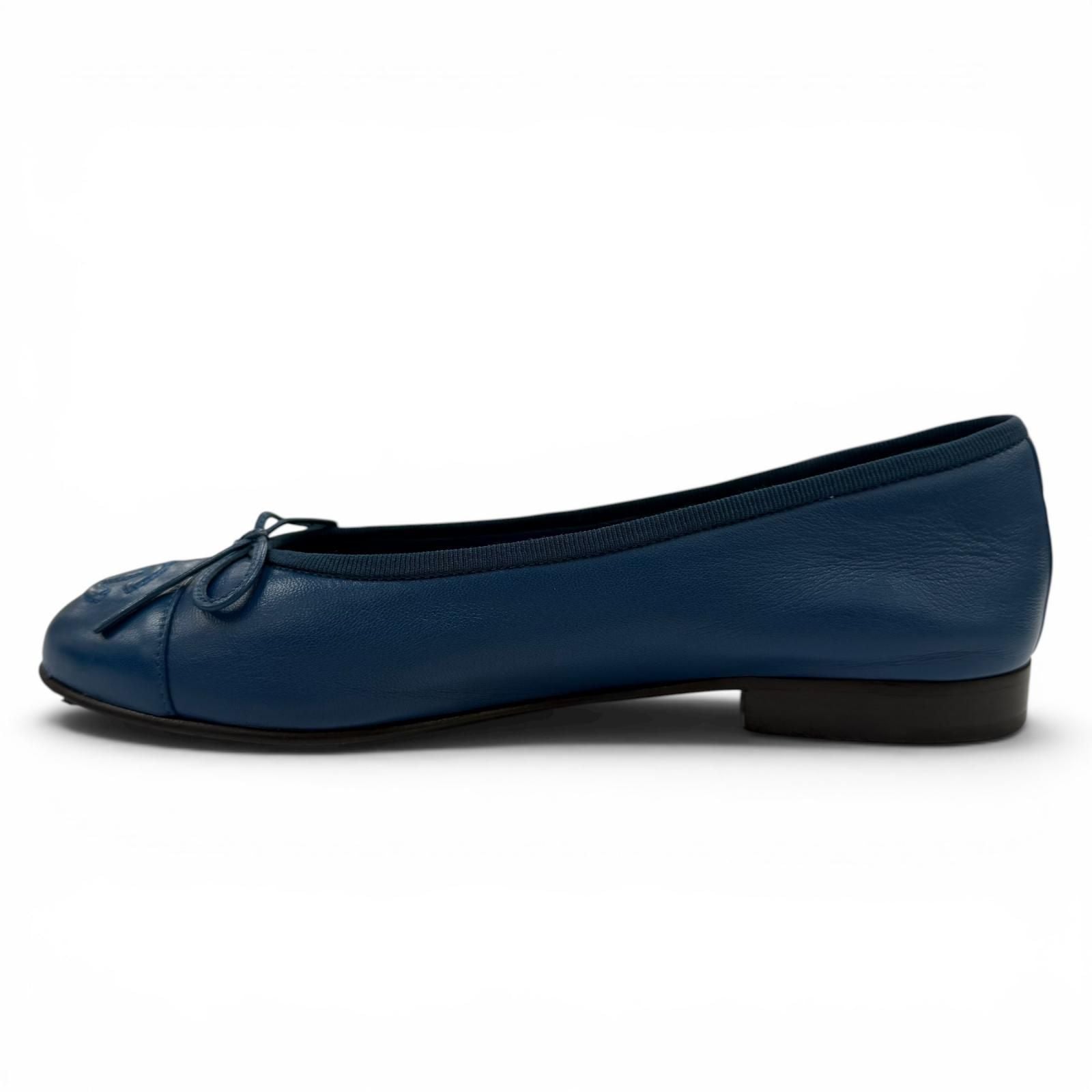 Chanel Ballerina CC Logo Ribbon Leather Flat Pumps Ballet Shoes Navy — view 5