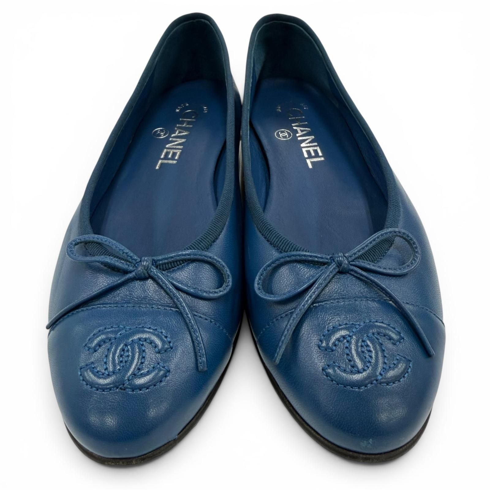 Chanel Ballerina CC Logo Ribbon Leather Flat Pumps Ballet Shoes Navy — view 2