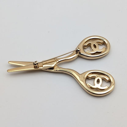 Chanel 02P Brooch CC Logo Scissors Gold Rhinestone — view 5