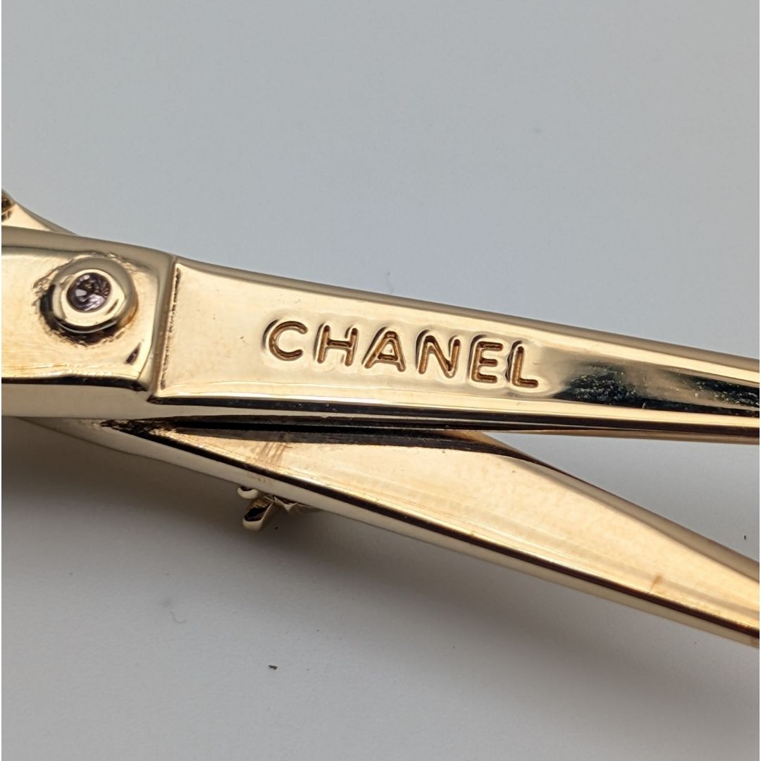 Chanel 02P Brooch CC Logo Scissors Gold Rhinestone — view 4
