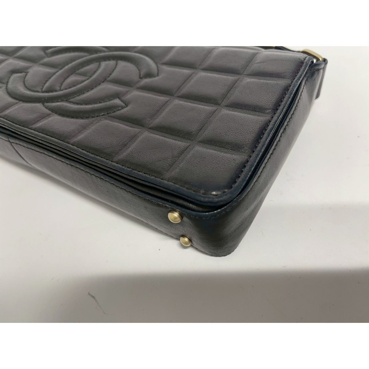Chanel Shoulder Bag Chocolate Bar — view 6