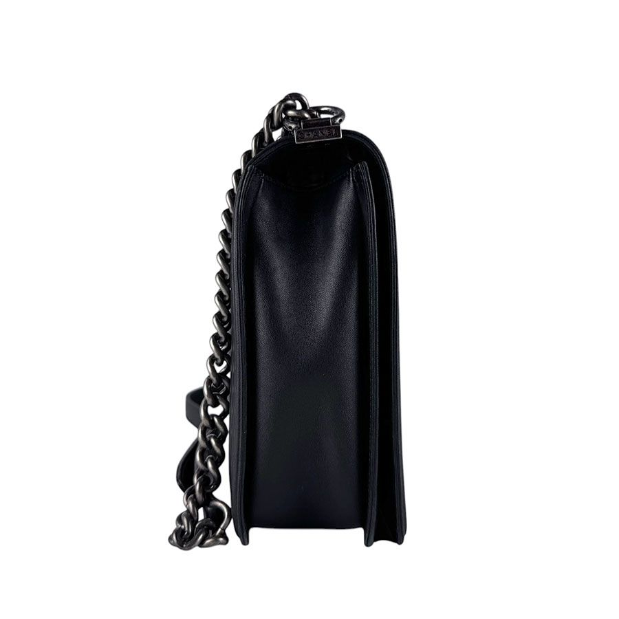 Chanel Shoulder Bag Boy Large — view 2